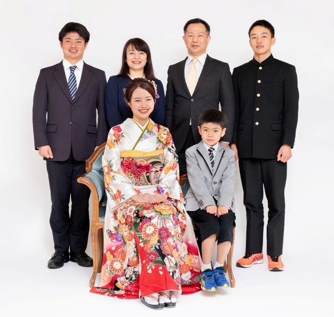 前撮りで 家族写真 家族は何を着たらいいの 富山 魚津 高岡の振袖選び 牛島屋